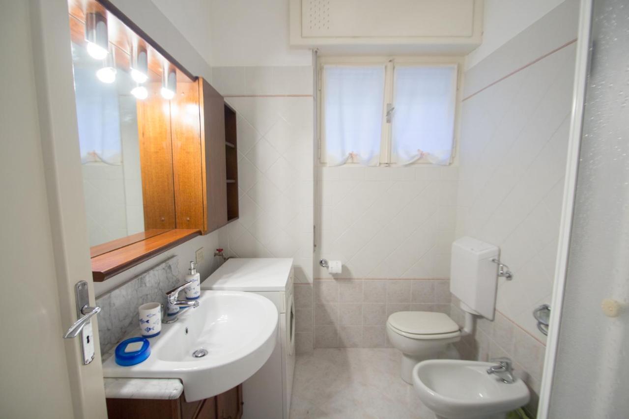 Grande Bilocale Con Giardino E Posto Auto Privato Comodo Al Mare Вараце Екстериор снимка